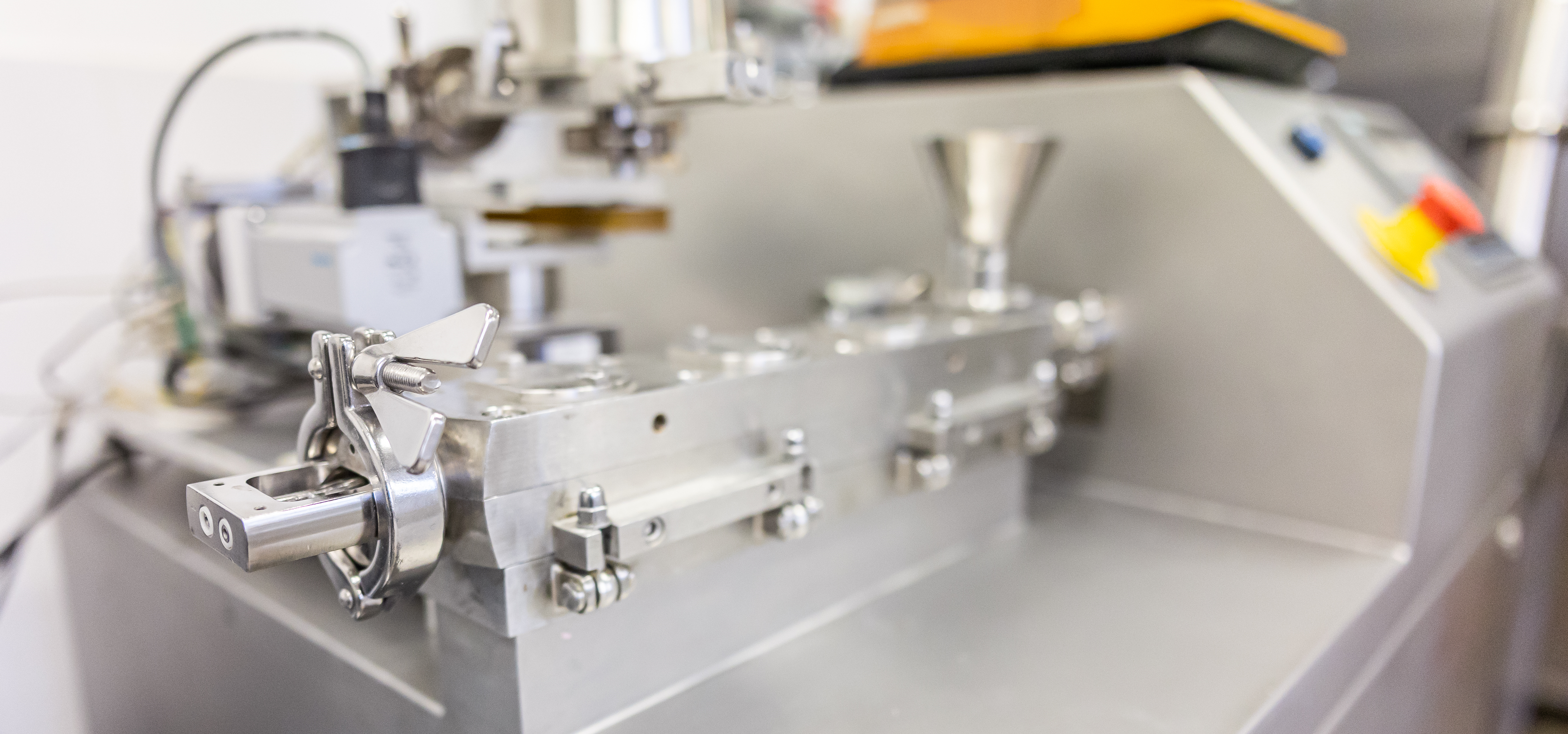 Twin-screw granulator