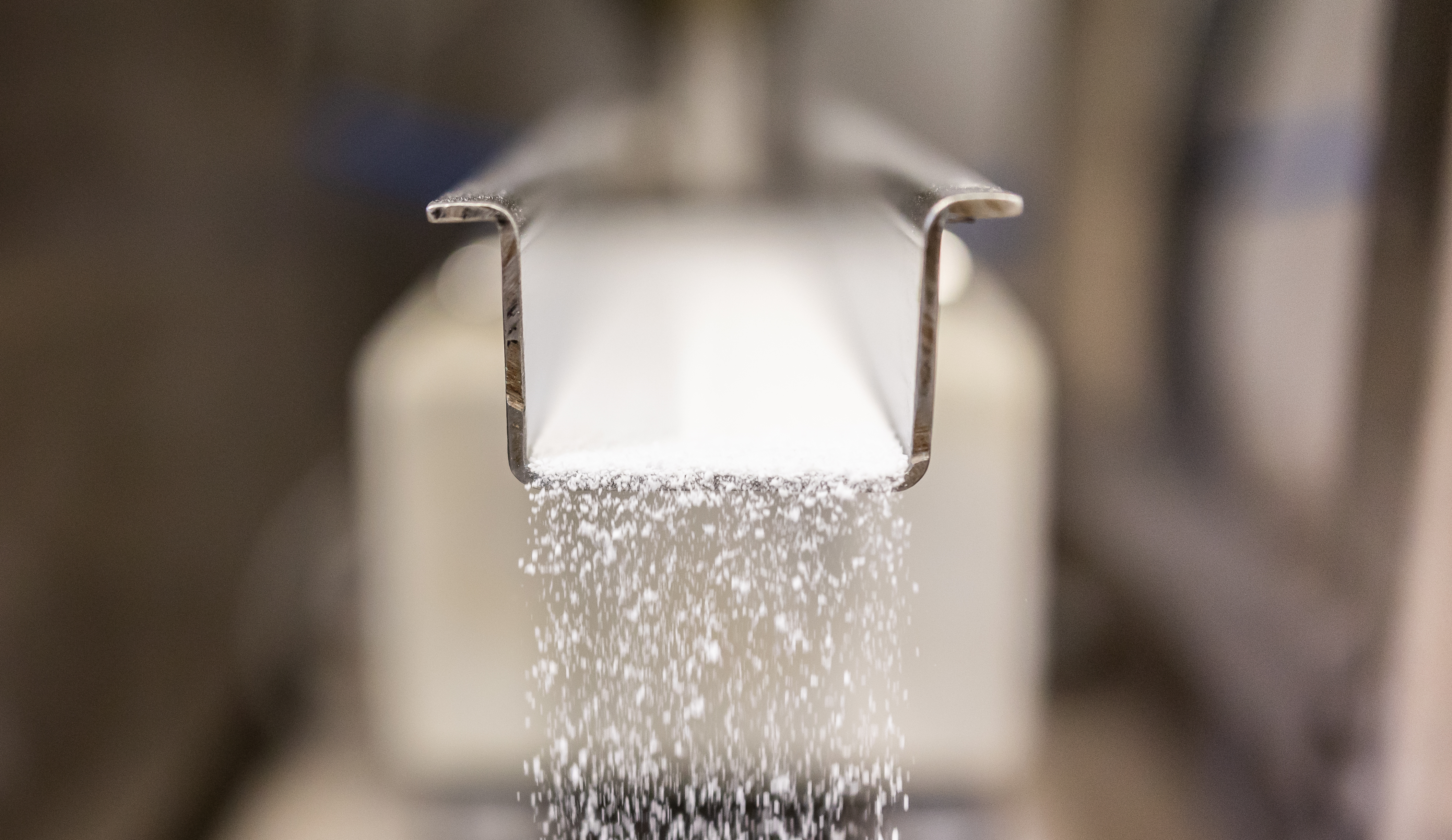 Granules with good flowability